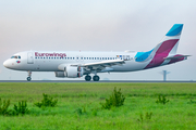 Eurowings (Brussels Airlines) Airbus A320-214 (OO-SNN) at  Paris - Charles de Gaulle (Roissy), France