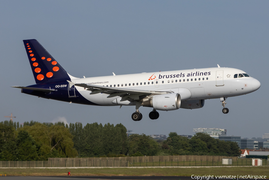Brussels Airlines Airbus A319-111 (OO-SSW) | Photo 573061