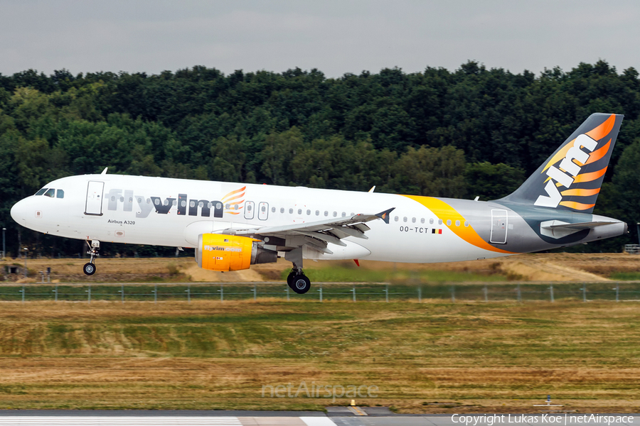 VLM Airlines Airbus A320-212 (OO-TCT) | Photo 383425