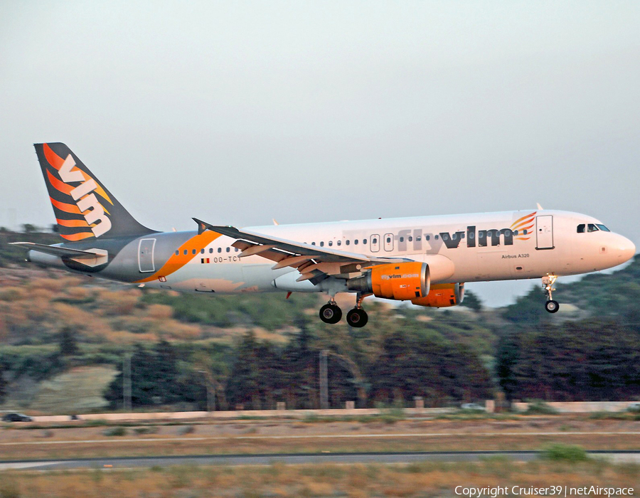 VLM Airlines Airbus A320-212 (OO-TCT) | Photo 296579