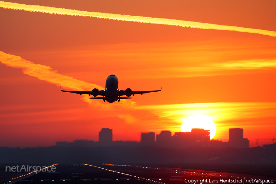 Jet Time Boeing 737-3Y0 (OY-JTD) | Photo 81911