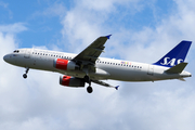 SAS - Scandinavian Airlines Airbus A320-232 (OY-KAR) at  London - Heathrow, United Kingdom