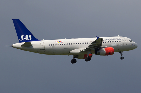 SAS - Scandinavian Airlines Airbus A320-232 (OY-KAW) at  London - Heathrow, United Kingdom