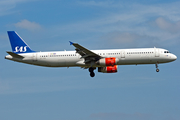 SAS - Scandinavian Airlines Airbus A321-232 (OY-KBL) at  London - Heathrow, United Kingdom