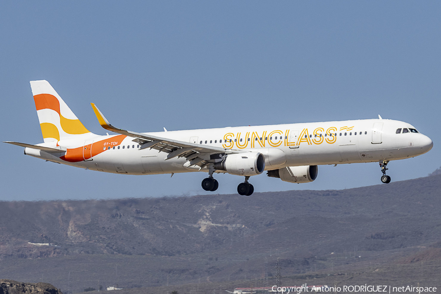 Sunclass Airlines Airbus A321-211 (OY-TCH) | Photo 615817