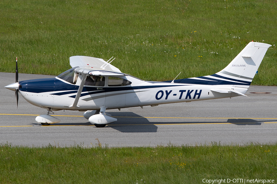 (Private) Cessna 182T Skylane (OY-TKH) | Photo 243350