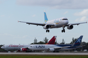 Aruba Airlines Airbus A320-232 (P4-AAK) at  Miami - International, United States
