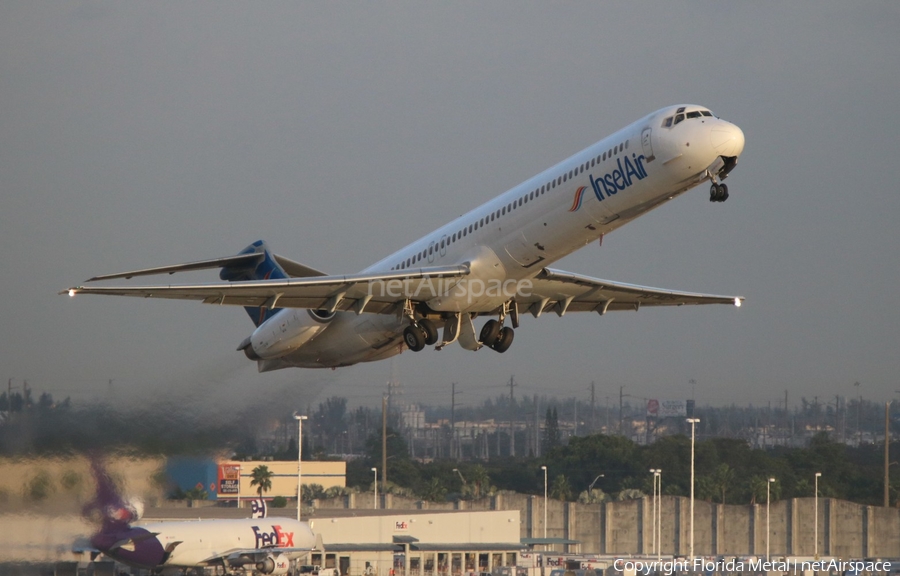 Insel Air McDonnell Douglas MD-83 (P4-MDH) | Photo 295919