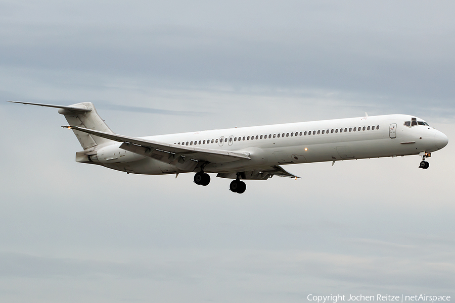 Insel Air McDonnell Douglas MD-83 (P4-MDI) | Photo 100024