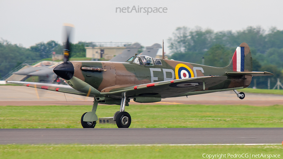 Royal Air Force Supermarine Spitfire Mk IIA (P7350) | Photo 521779