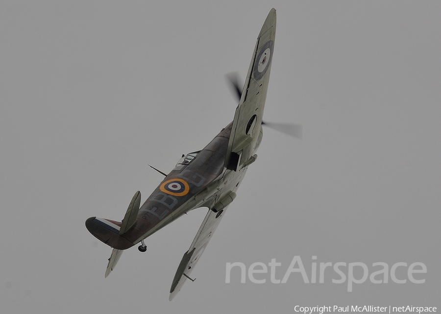 Royal Air Force Supermarine Spitfire Mk IIA (P7350) | Photo 283626