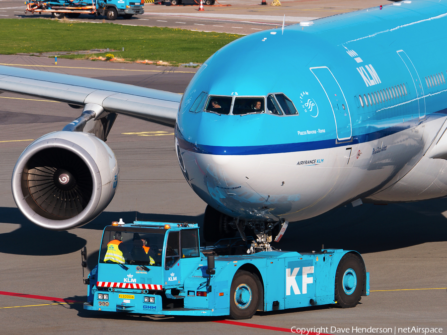 KLM - Royal Dutch Airlines Airbus A330-303 (PH-AKB) | Photo 34711