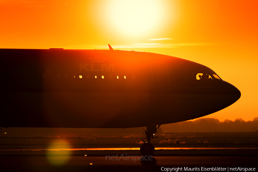 KLM - Royal Dutch Airlines Airbus A330-303 (PH-AKD) | Photo 125179