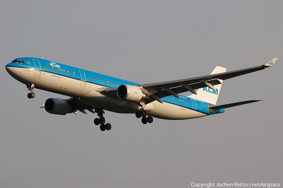 KLM - Royal Dutch Airlines Airbus A330-303 (PH-AKD) | Photo 53282