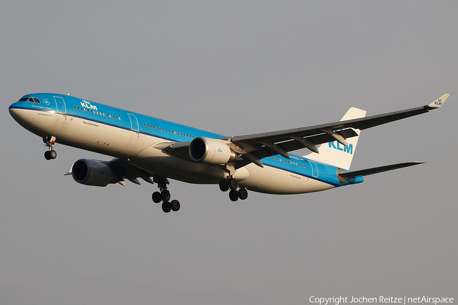KLM - Royal Dutch Airlines Airbus A330-303 (PH-AKD) | Photo 53282