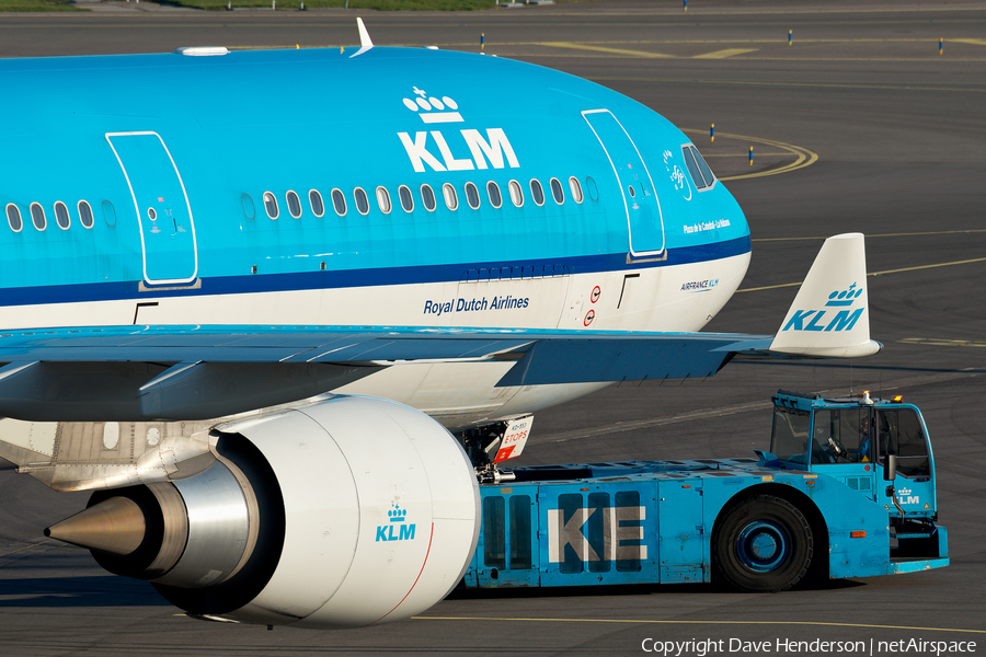 KLM - Royal Dutch Airlines Airbus A330-303 (PH-AKD) | Photo 95494
