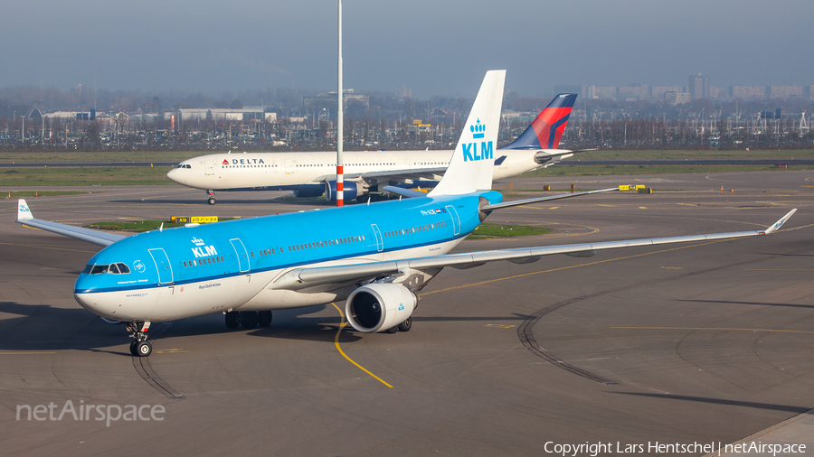 KLM - Royal Dutch Airlines Airbus A330-203 (PH-AOE) | Photo 482176