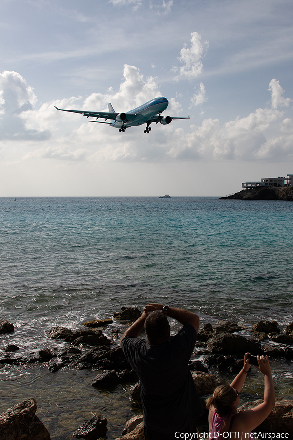 KLM - Royal Dutch Airlines Airbus A330-203 (PH-AOF) | Photo 359720