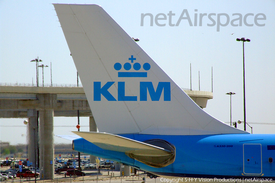 KLM - Royal Dutch Airlines Airbus A330-203 (PH-AOK) | Photo 8308