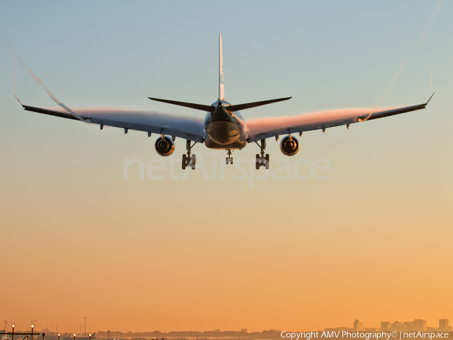 KLM - Royal Dutch Airlines Airbus A330-203 (PH-AOK) | Photo 97539