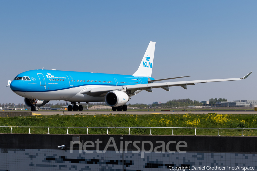 KLM - Royal Dutch Airlines Airbus A330-203 (PH-AOM) | Photo 331479