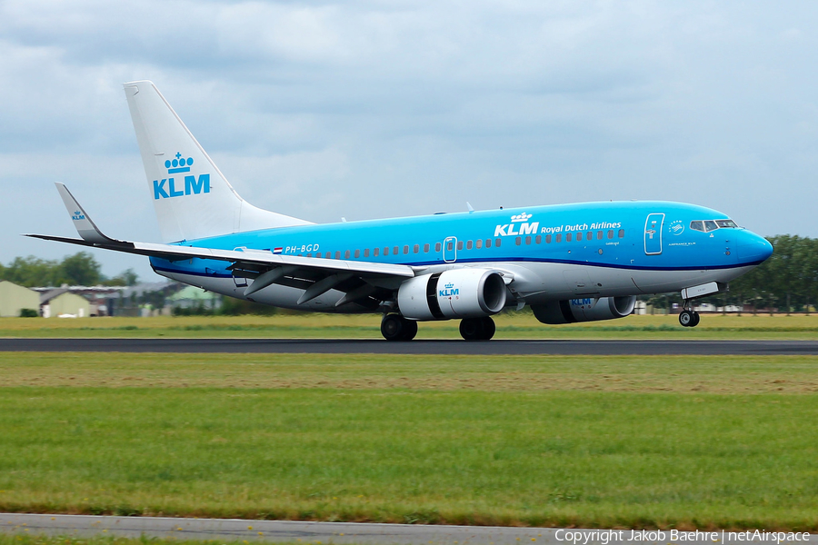 KLM - Royal Dutch Airlines Boeing 737-7K2 (PH-BGD) | Photo 173583