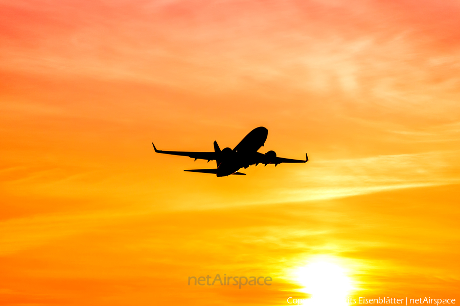 KLM - Royal Dutch Airlines Boeing 737-7K2 (PH-BGE) | Photo 106740