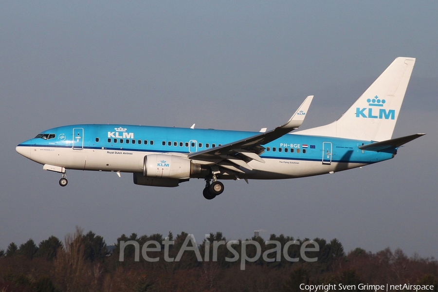 KLM - Royal Dutch Airlines Boeing 737-7K2 (PH-BGE) | Photo 65287