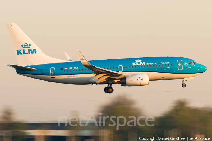 KLM - Royal Dutch Airlines Boeing 737-7K2 (PH-BGI) | Photo 331405