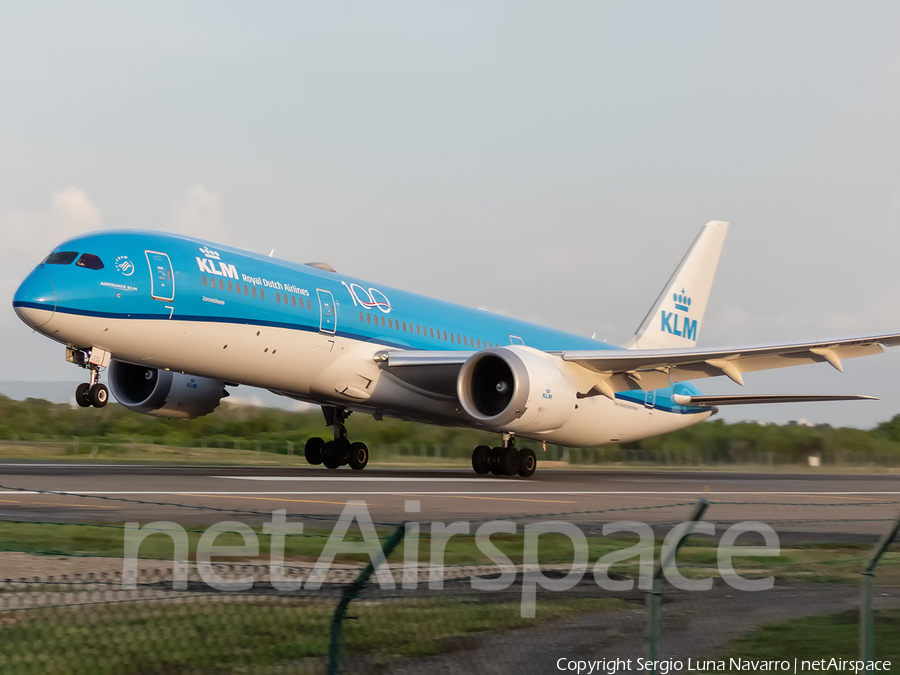 KLM - Royal Dutch Airlines Boeing 787-9 Dreamliner (PH-BHC) | Photo 338954