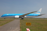 KLM - Royal Dutch Airlines Boeing 787-9 Dreamliner (PH-BHE) at  Amsterdam - Schiphol, Netherlands