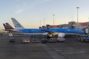 KLM - Royal Dutch Airlines Boeing 787-9 Dreamliner (PH-BHE) at  Amsterdam - Schiphol, Netherlands