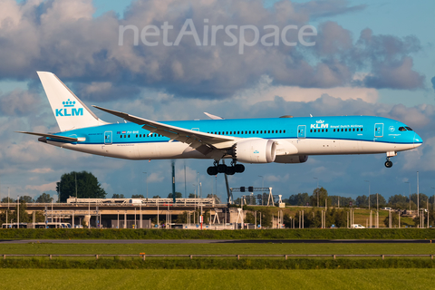 KLM - Royal Dutch Airlines Boeing 787-9 Dreamliner (PH-BHE) at  Amsterdam - Schiphol, Netherlands