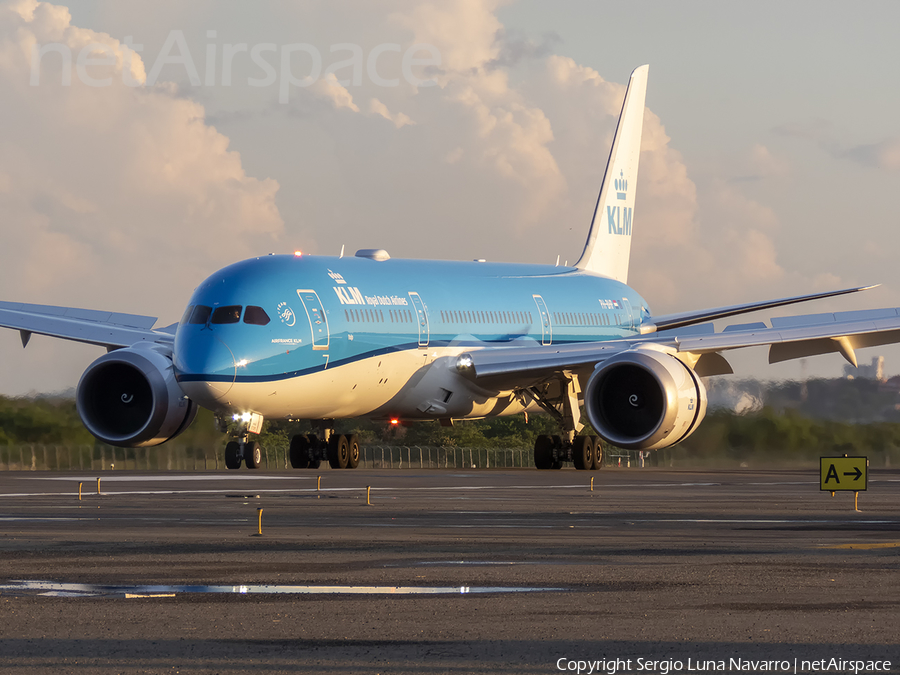 KLM - Royal Dutch Airlines Boeing 787-9 Dreamliner (PH-BHP) | Photo 278783