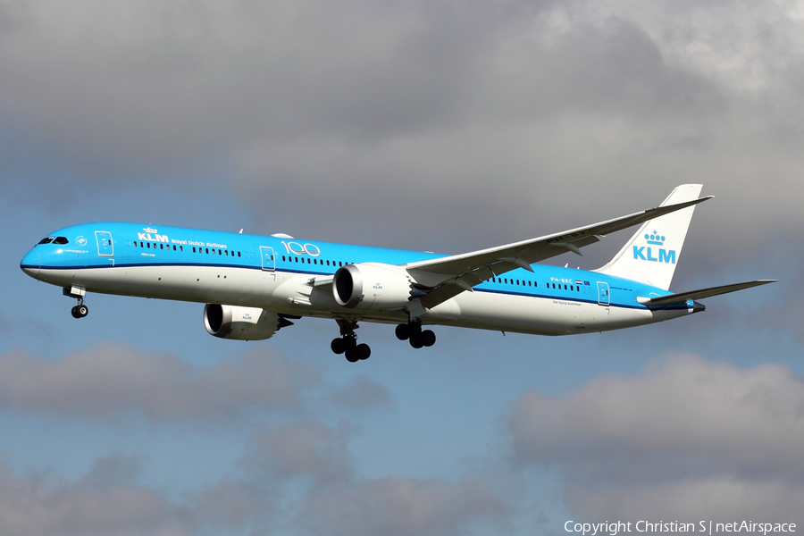 KLM - Royal Dutch Airlines Boeing 787-10 Dreamliner (PH-BKC) | Photo 391390