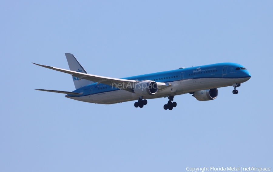 KLM - Royal Dutch Airlines Boeing 787-10 Dreamliner (PH-BKD) | Photo 483446