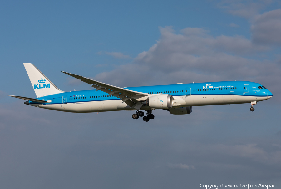 KLM - Royal Dutch Airlines Boeing 787-10 Dreamliner (PH-BKF) | Photo 502047