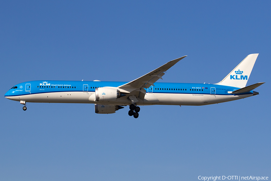 KLM - Royal Dutch Airlines Boeing 787-10 Dreamliner (PH-BKH) | Photo 564550