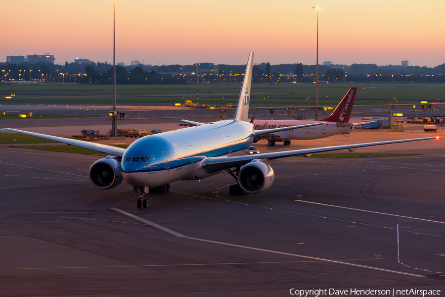 KLM - Royal Dutch Airlines Boeing 777-206(ER) (PH-BQA) | Photo 32216