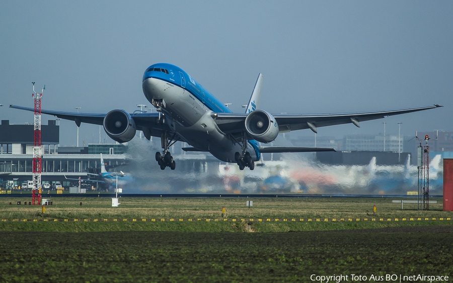 KLM - Royal Dutch Airlines Boeing 777-206(ER) (PH-BQB) | Photo 98016