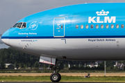 KLM - Royal Dutch Airlines Boeing 777-206(ER) (PH-BQD) at  Amsterdam - Schiphol, Netherlands