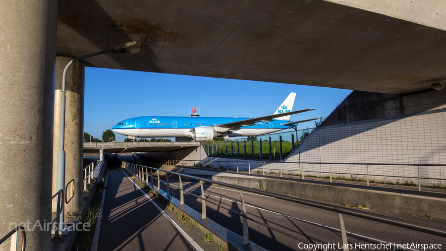 KLM - Royal Dutch Airlines Boeing 777-206(ER) (PH-BQG) | Photo 334126
