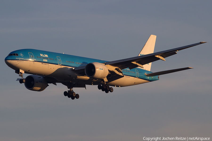 KLM - Royal Dutch Airlines Boeing 777-206(ER) (PH-BQK) | Photo 82118