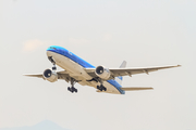 KLM - Royal Dutch Airlines Boeing 777-206(ER) (PH-BQP) at  Osaka - Kansai International, Japan