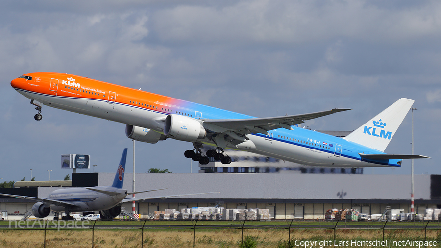 KLM - Royal Dutch Airlines Boeing 777-306(ER) (PH-BVA) | Photo 114057