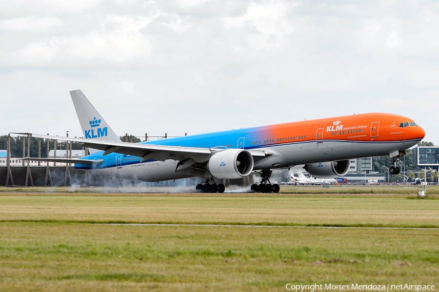 KLM - Royal Dutch Airlines Boeing 777-306(ER) (PH-BVA) | Photo 118530