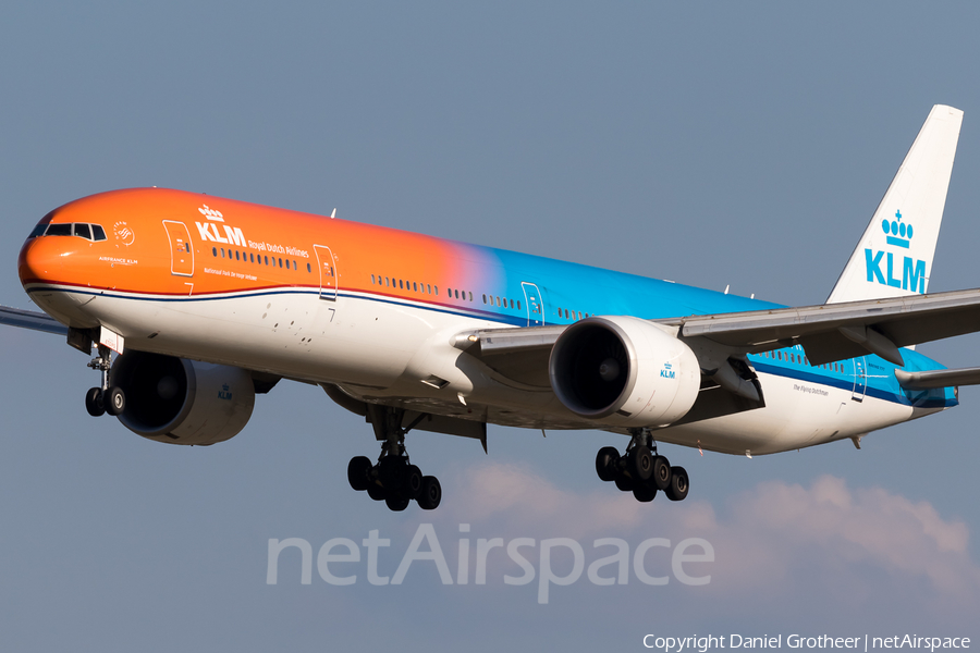 KLM - Royal Dutch Airlines Boeing 777-306(ER) (PH-BVA) | Photo 256249