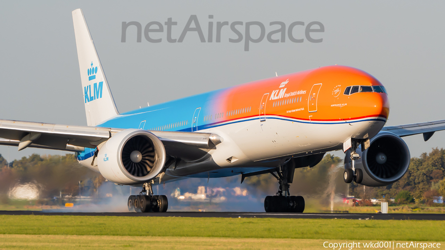 KLM - Royal Dutch Airlines Boeing 777-306(ER) (PH-BVA) | Photo 277990