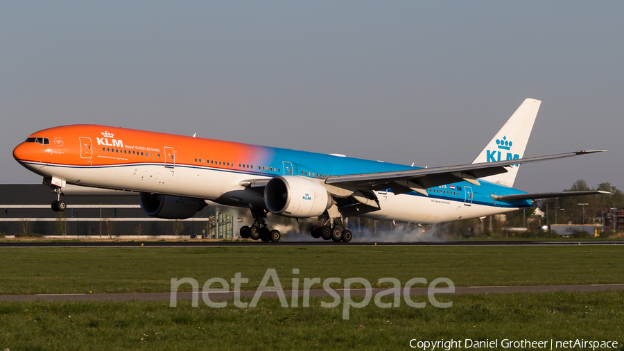 KLM - Royal Dutch Airlines Boeing 777-306(ER) (PH-BVA) | Photo 331382