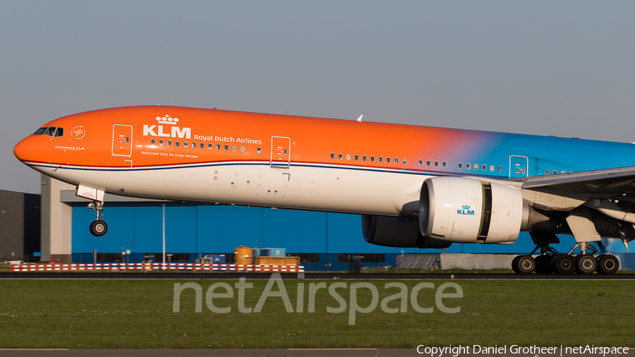 KLM - Royal Dutch Airlines Boeing 777-306(ER) (PH-BVA) | Photo 331383